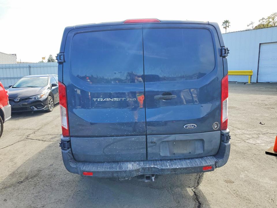 64467586 :رقم المزاد ، 1FTYR1ZM9HKB47597 vin ، 2017 Ford Transit مزاد بيع