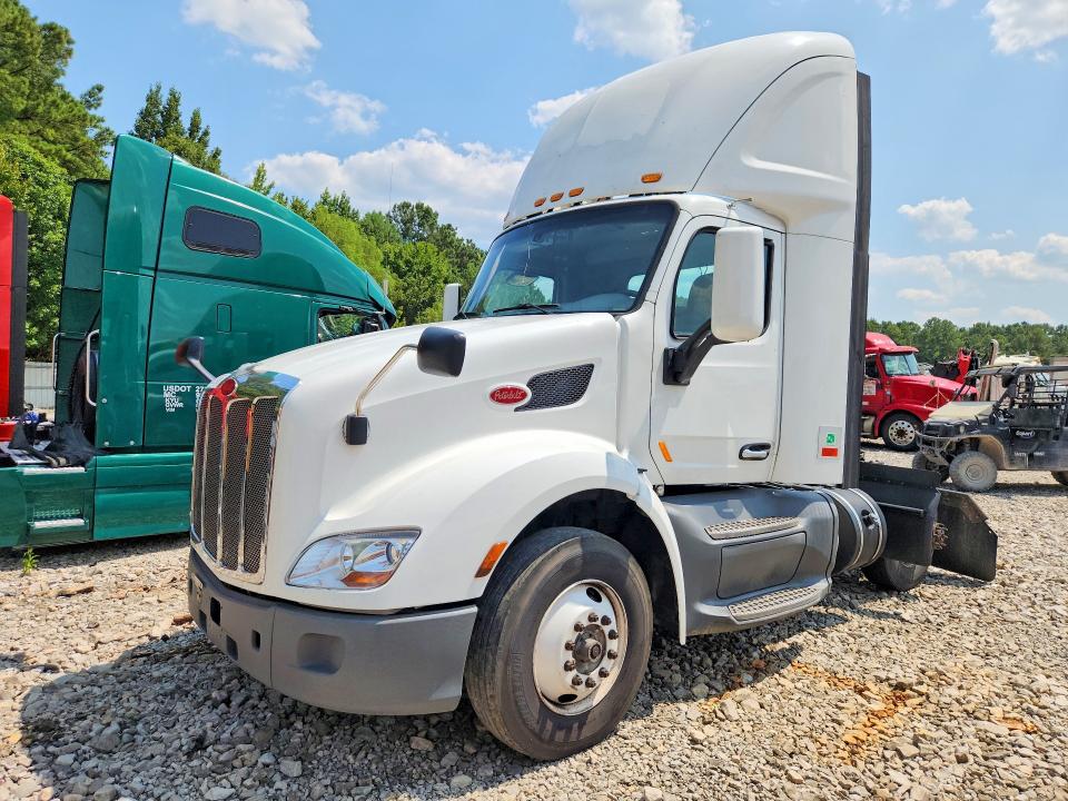 2018 Peterbilt 579 მანქანა იყიდება აუქციონზე, vin: 1XPBA48X7JD478133, აუქციონის ნომერი: 61972496