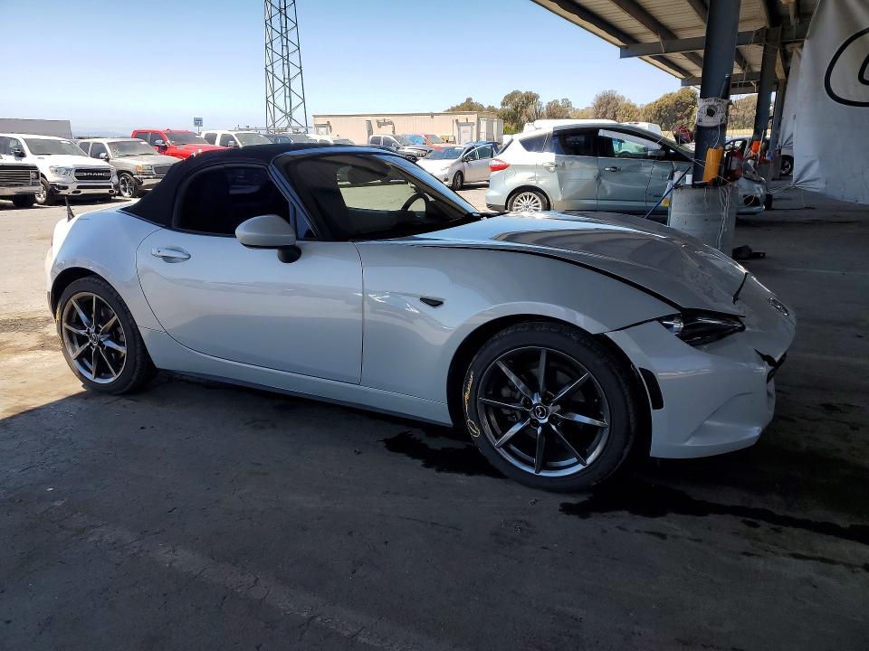 Продажа на аукционе авто 2017 Mazda Mx-5 Miata, vin: JM1NDAD74H0124520, номер лота: 64389416