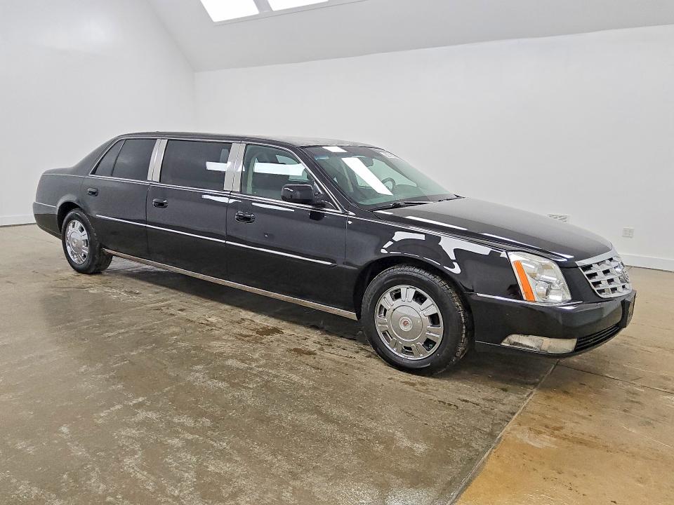 62770936 :رقم المزاد ، 1GE8K9C63BU550314 vin ، 2011 Cadillac Professional Chassis مزاد بيع