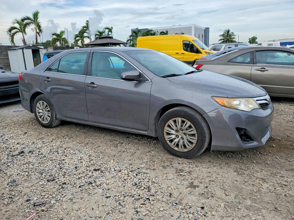 63618676 :رقم المزاد ، 4T1BF1FK9CU581917 vin ، 2012 Toyota Camry مزاد بيع