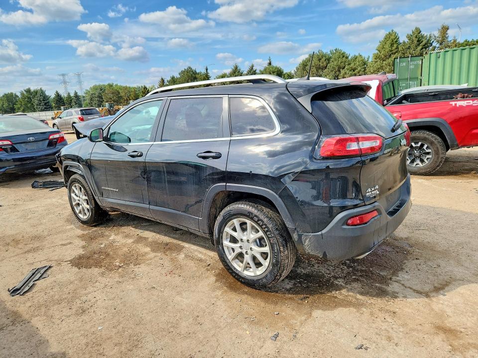 66120436 :رقم المزاد ، 1C4PJMCS3HW635920 vin ، 2017 Jeep Cherokee مزاد بيع