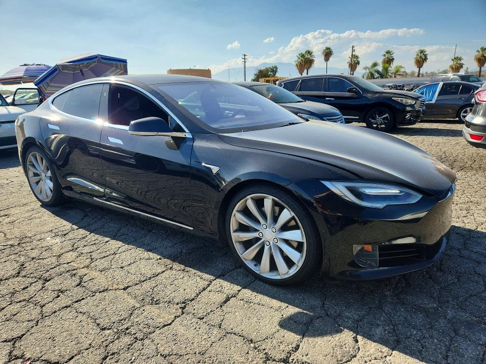 66411996 :رقم المزاد ، 5YJSA1E2XHF199562 vin ، 2017 Tesla Model S مزاد بيع