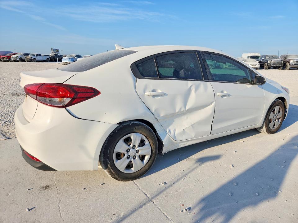 2017 Kia Forte მანქანა იყიდება აუქციონზე, vin: 3KPFK4A79HE156693, აუქციონის ნომერი: 64225566