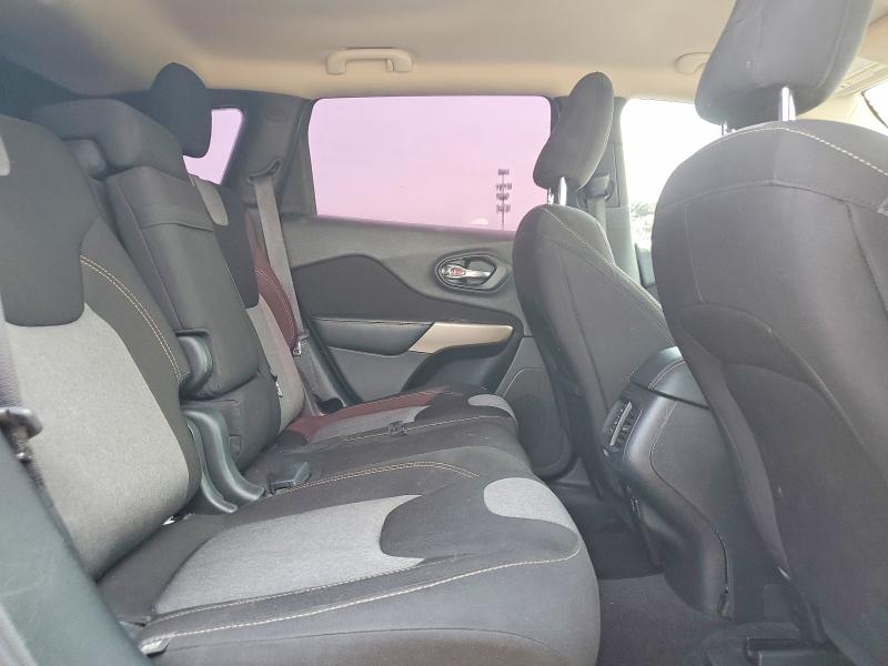 Продаж на аукціоні авто 2018 Jeep Cherokee, vin: 1C4PJLCBXJD588302, номер лоту: 64961396