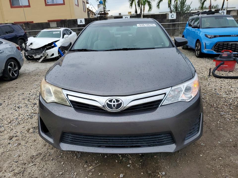 63618676 :رقم المزاد ، 4T1BF1FK9CU581917 vin ، 2012 Toyota Camry مزاد بيع
