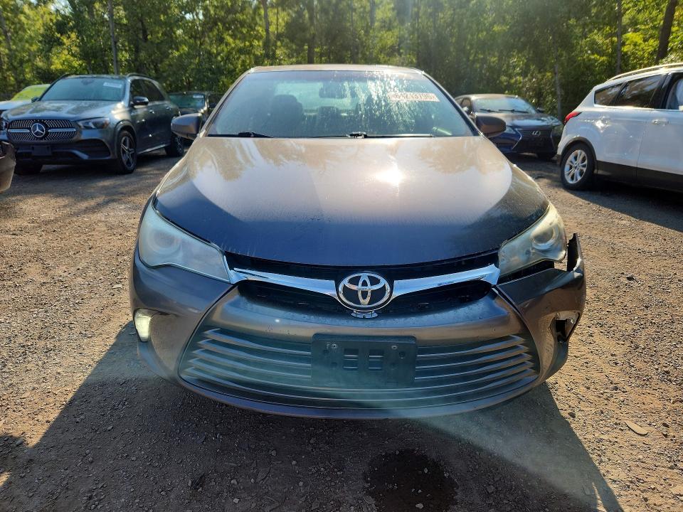 64213796 :رقم المزاد ، 4T1BF1FK1GU591640 vin ، 2016 Toyota Camry مزاد بيع