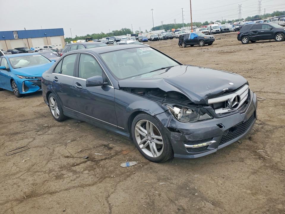 2014 Mercedes-benz C მანქანა იყიდება აუქციონზე, vin: WDDGF8AB4EA892983, აუქციონის ნომერი: 64554386
