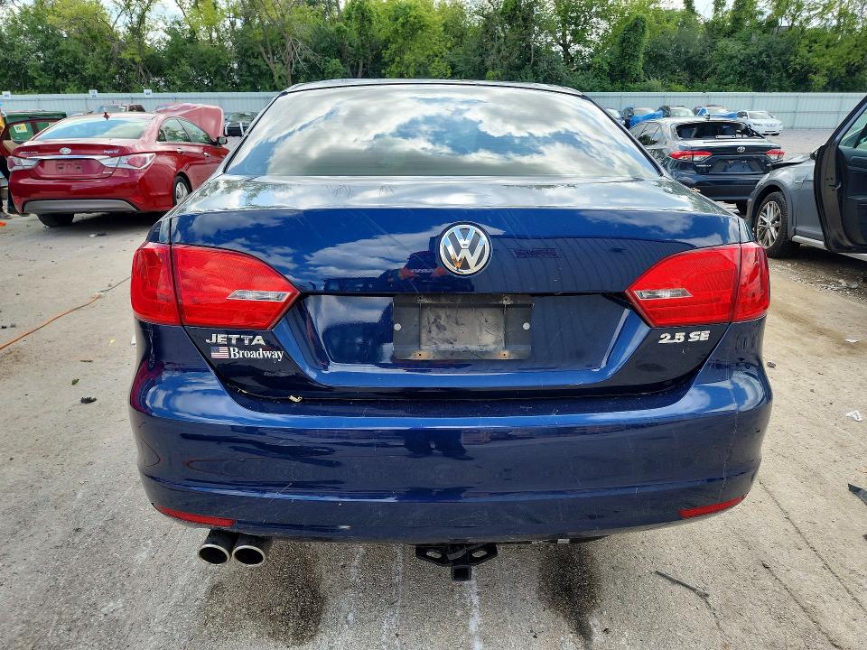 64102966 :رقم المزاد ، 3VWDX7AJ0BM383982 vin ، 2011 Volkswagen Jetta مزاد بيع