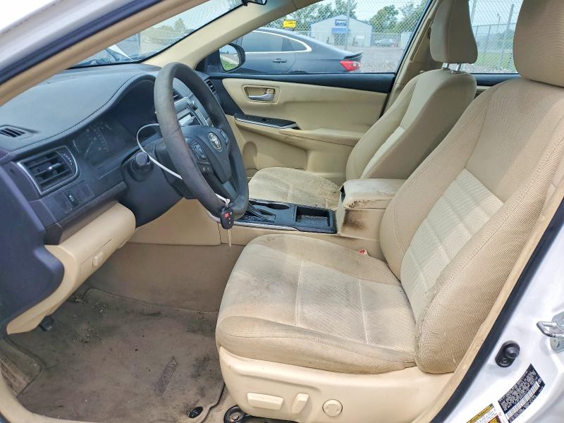 64192776 :رقم المزاد ، 4T1BF1FKXFU017181 vin ، 2015 Toyota Camry مزاد بيع