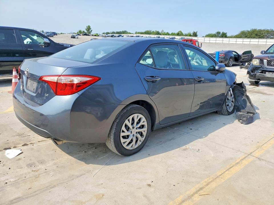 64454646 :رقم المزاد ، 2T1BURHEXHC828270 vin ، 2017 Toyota Corolla مزاد بيع