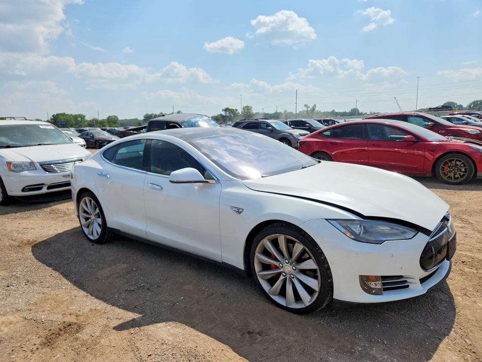 66635226 :رقم المزاد ، 5YJSA1E44GF128342 vin ، 2016 Tesla Model S مزاد بيع