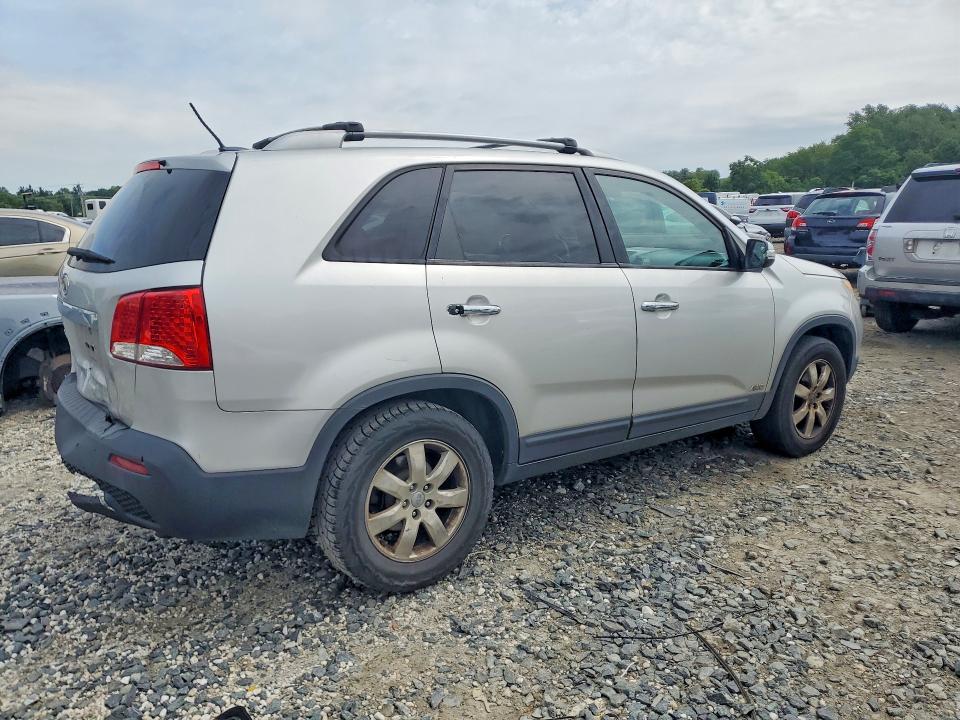 2013 Kia Sorento მანქანა იყიდება აუქციონზე, vin: 5XYKTDA62DG355570, აუქციონის ნომერი: 65149466