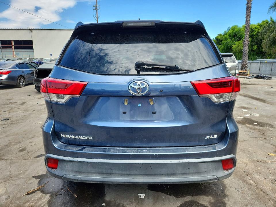 2017 Toyota Highlander მანქანა იყიდება აუქციონზე, vin: 5TDKZRFH9HS510677, აუქციონის ნომერი: 63473356
