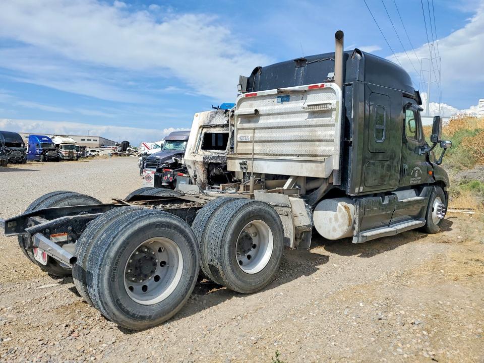 2014 Freightliner Cascadia 125 მანქანა იყიდება აუქციონზე, vin: 3AKJGLD66ESFP4558, აუქციონის ნომერი: 66267026