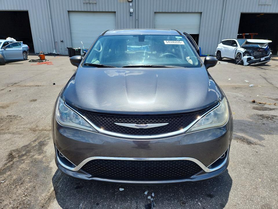 64596226 :رقم المزاد ، 2C4RC1FG1JR107008 vin ، 2018 Chrysler Pacifica مزاد بيع