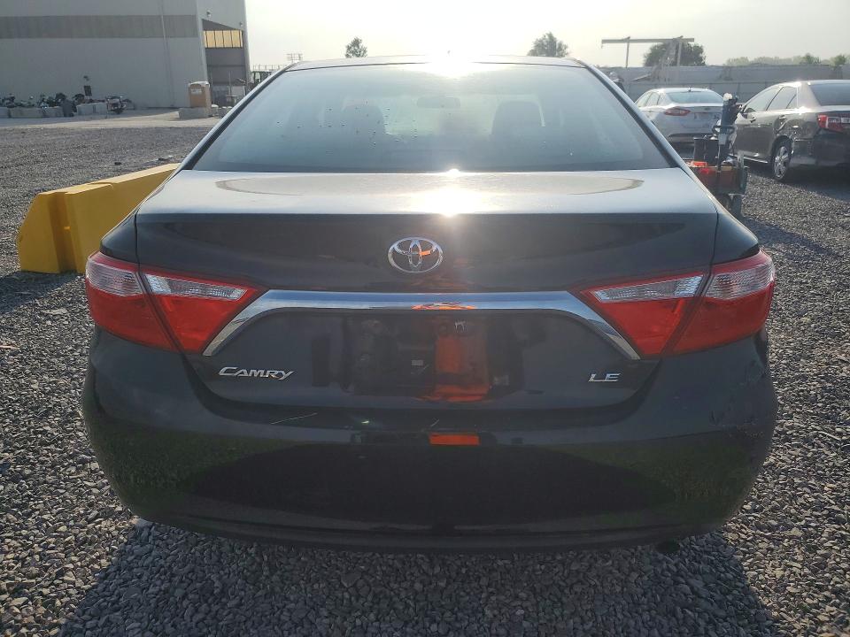 64946246 :رقم المزاد ، 4T4BF1FK2FR448717 vin ، 2015 Toyota Camry مزاد بيع