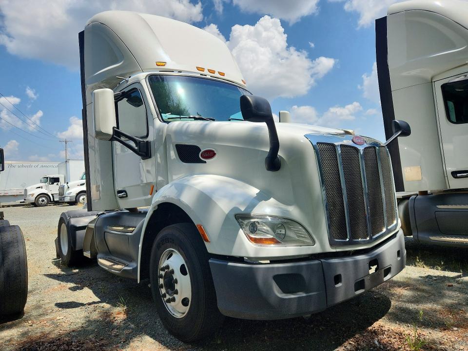 61968106 :رقم المزاد ، 1XPBA48X9JD478313 vin ، 2018 Peterbilt 579 مزاد بيع