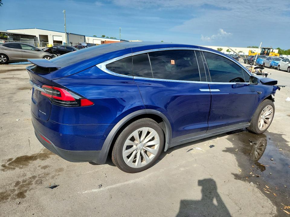 66738986 :رقم المزاد ، 5YJXCBE22LF236229 vin ، 2020 Tesla Model X مزاد بيع