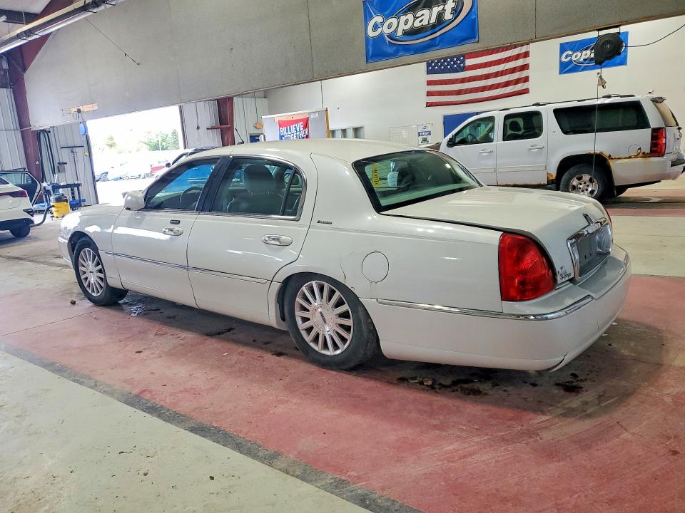 Продажа на аукционе авто 2003 Lincoln Town Car, vin: 1LNHM81W23Y670143, номер лота: 65745076