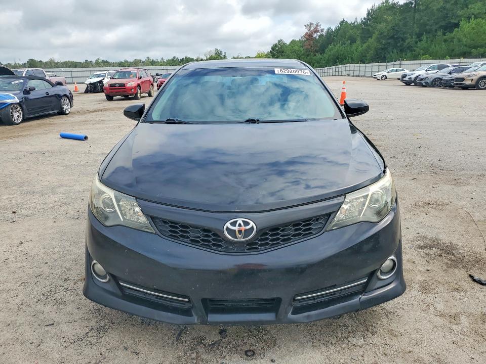 62920976 :رقم المزاد ، 4T1BF1FK6DU710732 vin ، 2013 Toyota Camry مزاد بيع