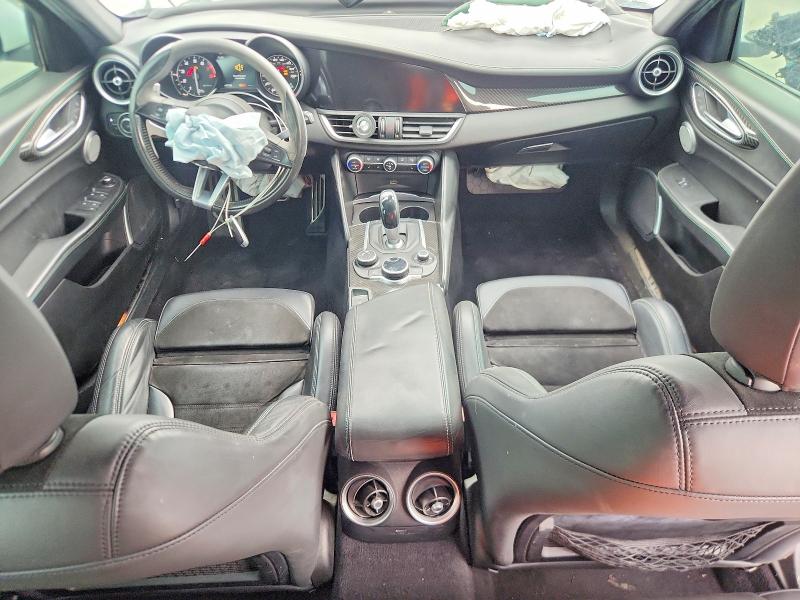 66636586 :رقم المزاد ، ZARFAEAV3H7549893 vin ، 2017 Alfa Romeo Giulia مزاد بيع