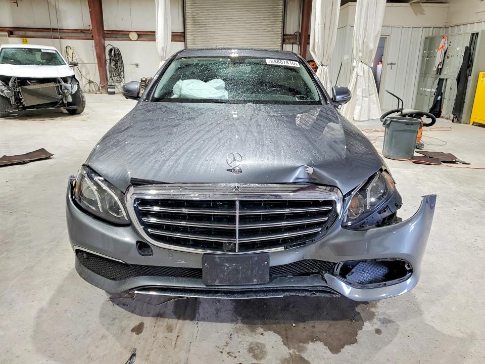 64807816 :رقم المزاد ، W1KZF6JB7LA760083 vin ، 2020 Mercedes-benz E مزاد بيع