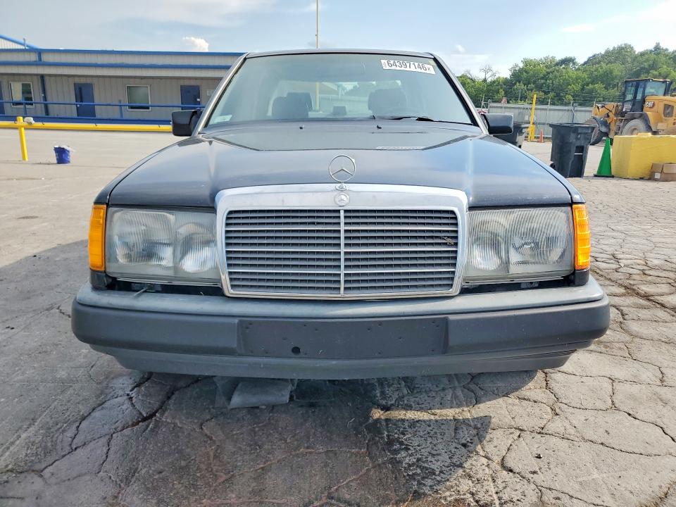 64397146 :رقم المزاد ، WDBED30E2PB912357 vin ، 1993 Mercedes-benz 300 مزاد بيع