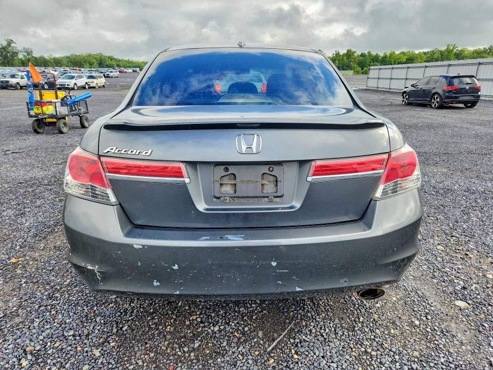 63129196 :رقم المزاد ، 1HGCP2F88BA015653 vin ، 2011 Honda Accord مزاد بيع