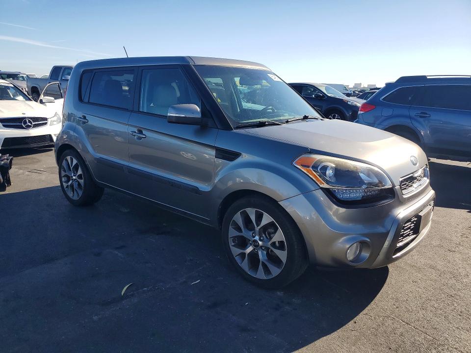 66486706 :رقم المزاد ، KNDJT2A6XD7614707 vin ، 2013 Kia Soul مزاد بيع