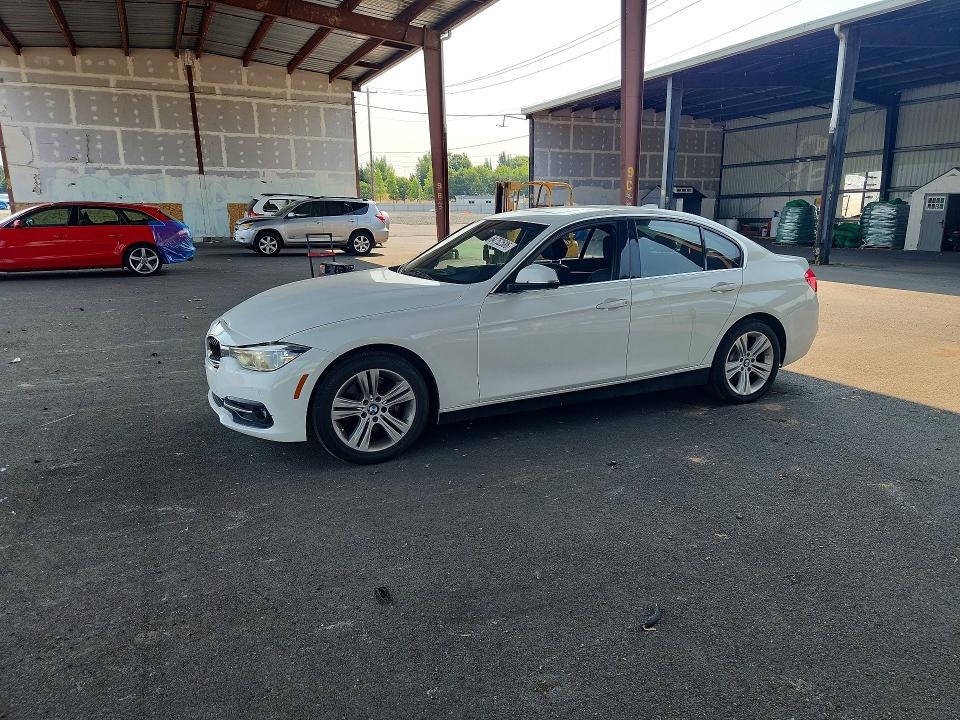 64752586 :رقم المزاد ، WBA8B9G35HNU51924 vin ، 2017 Bmw 3 Series 330i مزاد بيع