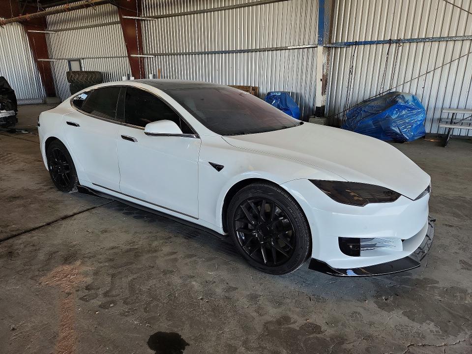 63148716 :رقم المزاد ، 5YJSA1E27HF197168 vin ، 2017 Tesla Model S مزاد بيع
