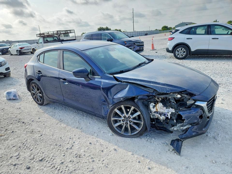 63770526 :رقم المزاد ، 3MZBN1L39JM266456 vin ، 2018 Mazda 3 مزاد بيع