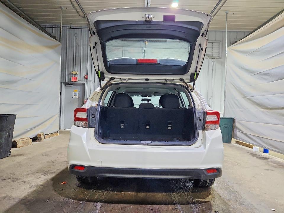 63998556 :رقم المزاد ، 4S3GTAA67J3736254 vin ، 2018 Subaru Impreza مزاد بيع