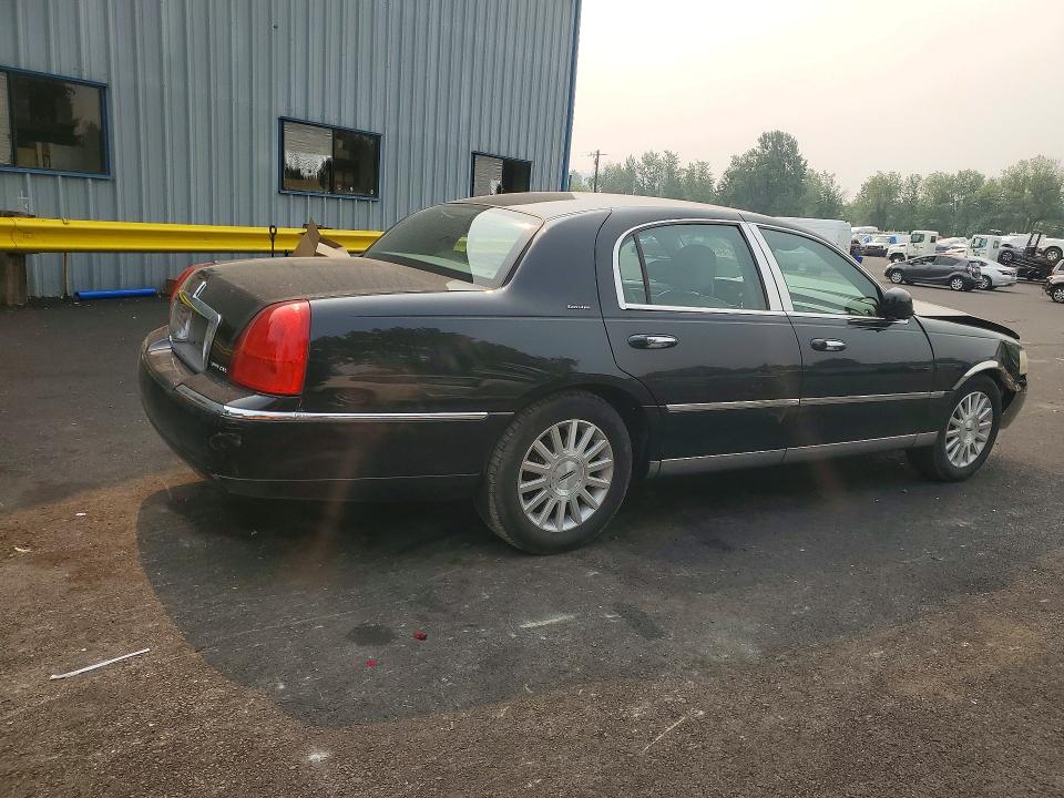Продаж на аукціоні авто 2003 Lincoln Town Car, vin: 1LNHM81W73Y658439, номер лоту: 64231006