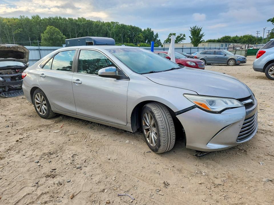66693246 :رقم المزاد ، 4T1BK1FK8GU030752 vin ، 2016 Toyota Camry مزاد بيع