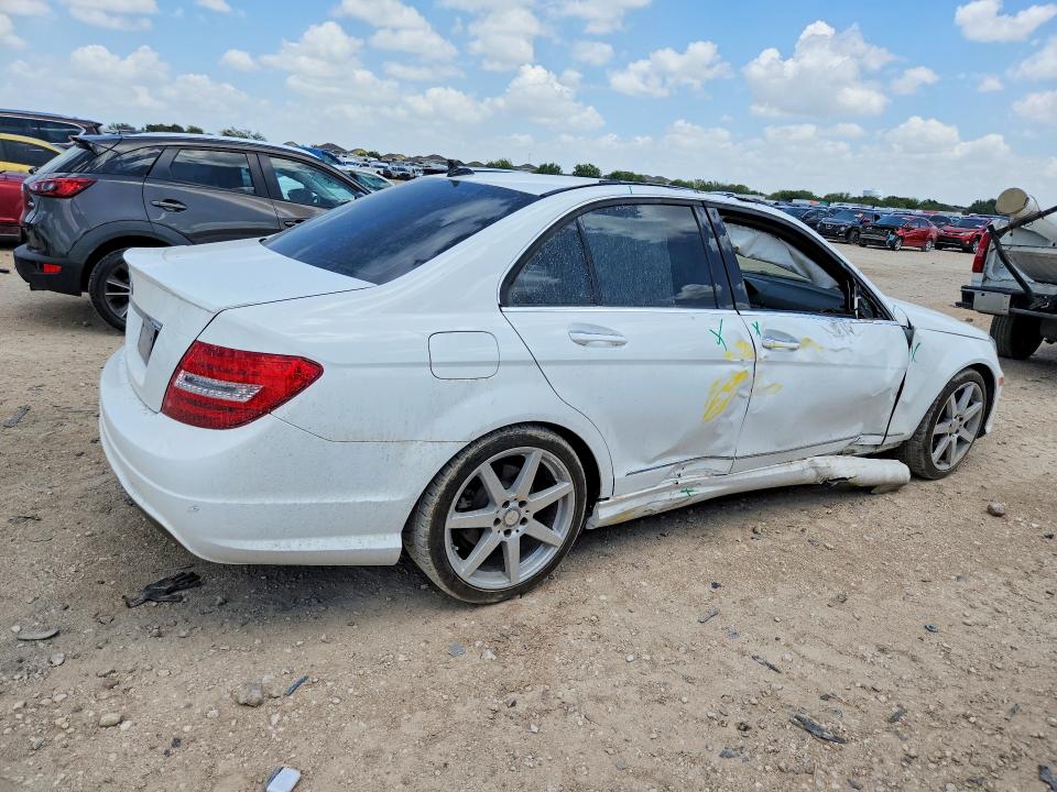 2014 Mercedes-benz C მანქანა იყიდება აუქციონზე, vin: WDDGF4HB0EA957746, აუქციონის ნომერი: 65880266