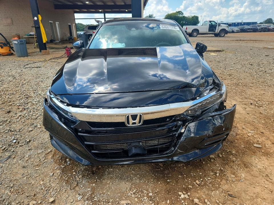 Продажа на аукционе авто 2018 Honda Accord, vin: 1HGCV1F45JA011443, номер лота: 64667356