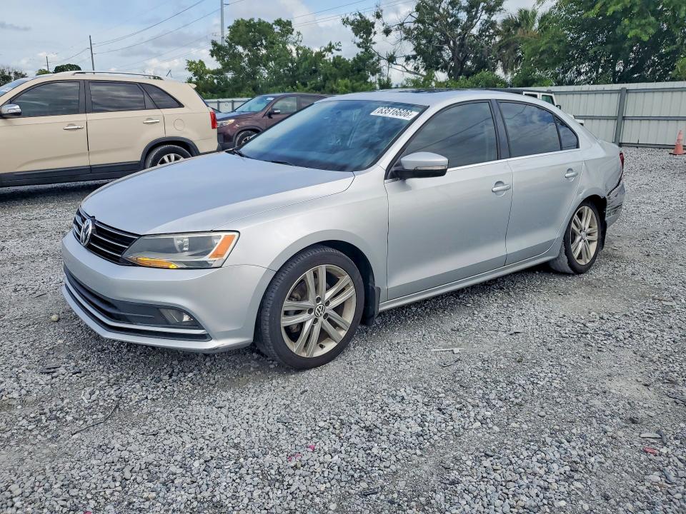 63516606 :رقم المزاد ، 3VWL07AJ7FM251601 vin ، 2015 Volkswagen Jetta مزاد بيع