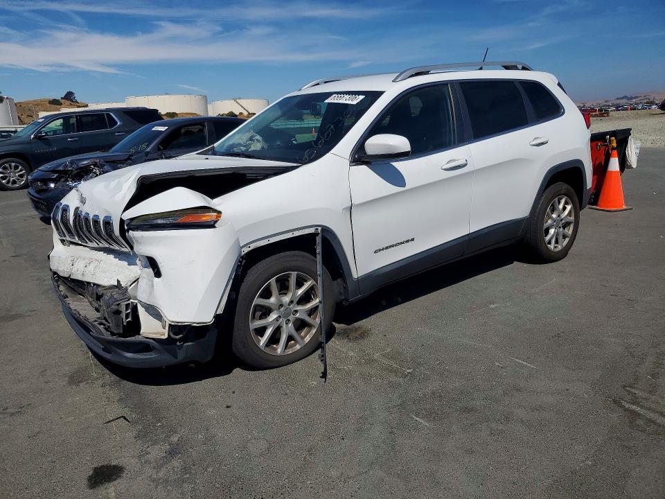 65667306 :رقم المزاد ، 1C4PJLCB0FW611646 vin ، 2015 Jeep Cherokee مزاد بيع