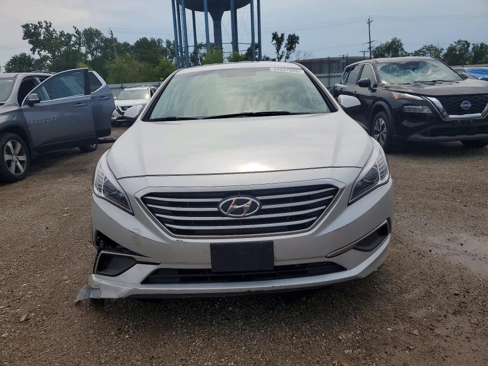 64037086 :رقم المزاد ، 5NPE24AF8HH528734 vin ، 2017 Hyundai Sonata مزاد بيع