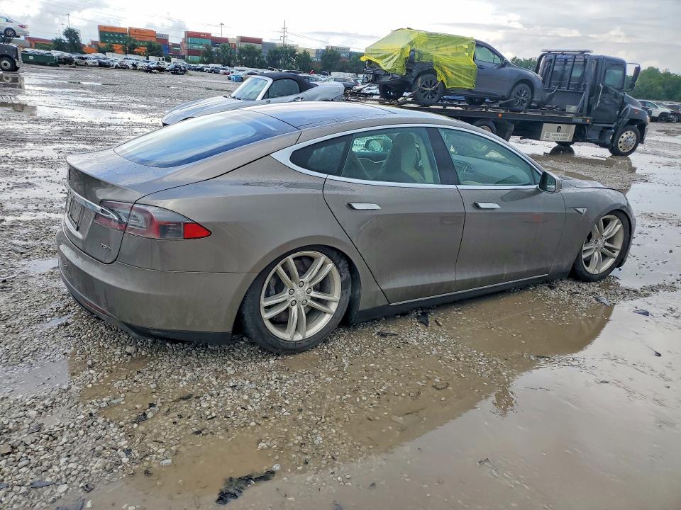 2015 Tesla Model S მანქანა იყიდება აუქციონზე, vin: 5YJSA1E23FF103073, აუქციონის ნომერი: 65476066