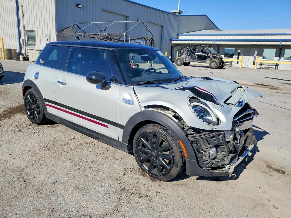 2016 Mini Cooper მანქანა იყიდება აუქციონზე, vin: WMWXP7C50G2A42564, აუქციონის ნომერი: 63212166