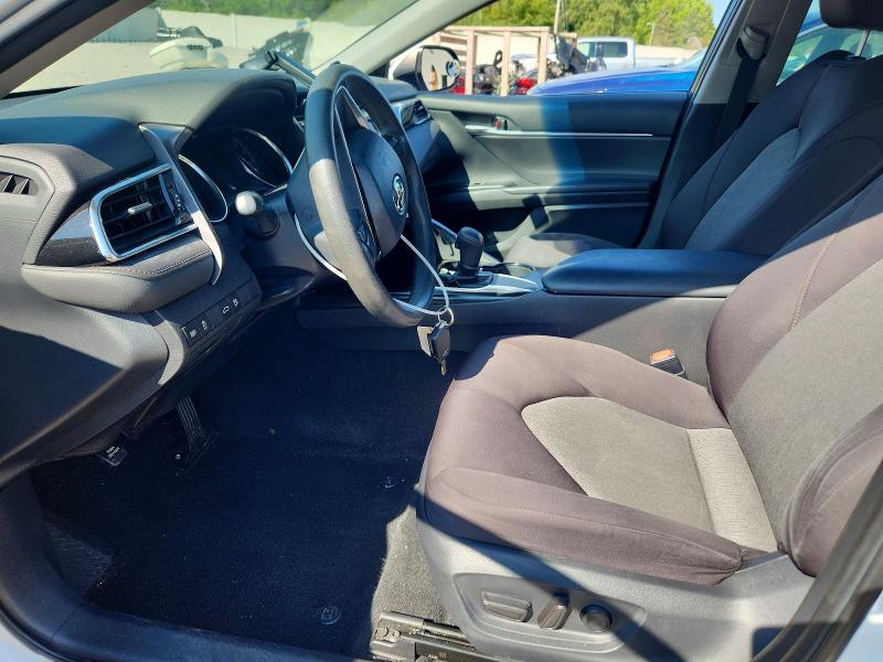 66534586 :رقم المزاد ، 4T1B11HK4JU609227 vin ، 2018 Toyota Camry مزاد بيع