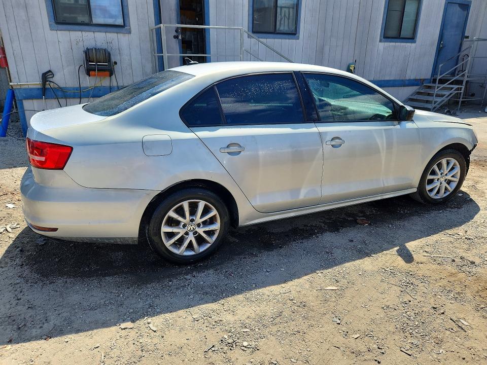 65305866 :رقم المزاد ، 3VWD17AJXFM239718 vin ، 2015 Volkswagen Jetta مزاد بيع