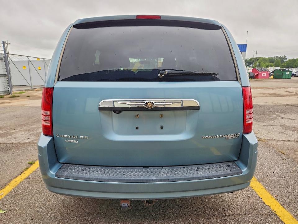 64291886 :رقم المزاد ، 2A4RR2D14AR431339 vin ، 2010 Chrysler Town & Country مزاد بيع