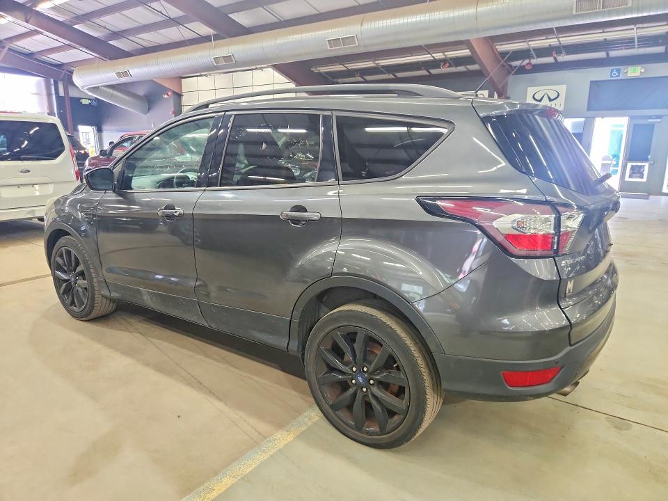 2017 Ford Escape მანქანა იყიდება აუქციონზე, vin: 1FMCU9JD7HUE81744, აუქციონის ნომერი: 64263416