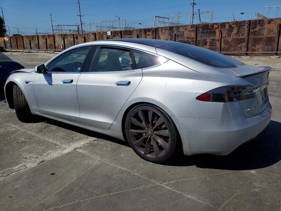 66072116 :رقم المزاد ، 5YJSA1E24GF153739 vin ، 2016 Tesla Model S مزاد بيع