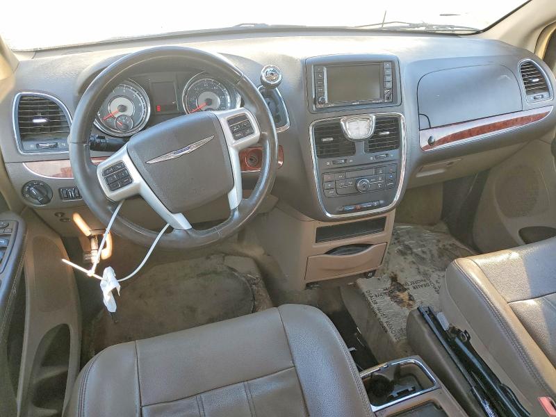 64286316 :رقم المزاد ، 2C4RC1BG7FR510245 vin ، 2015 Chrysler Town & Country مزاد بيع