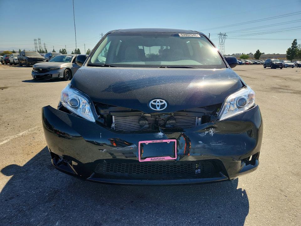 63902546 :رقم المزاد ، 5TDKK3DC4DS300538 vin ، 2013 Toyota Sienna مزاد بيع